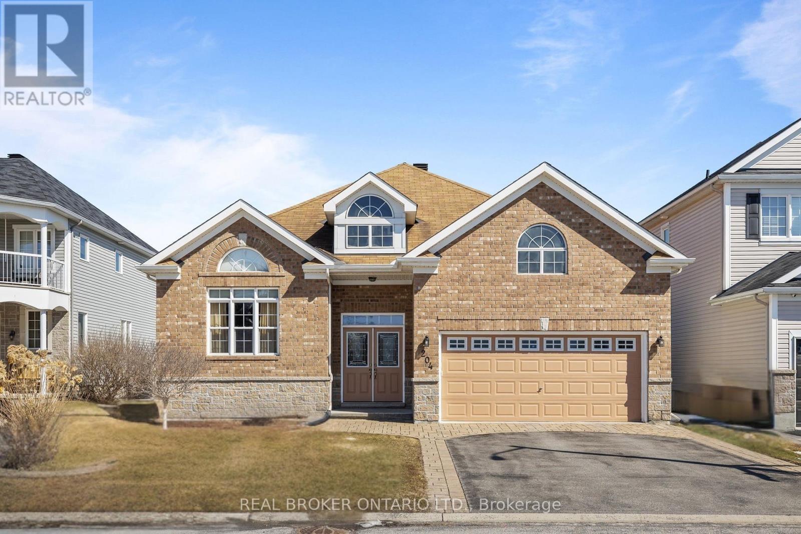 204 Hillpark High Street, Ottawa, Ontario  K1W 0B5 - Photo 2 - X13120428