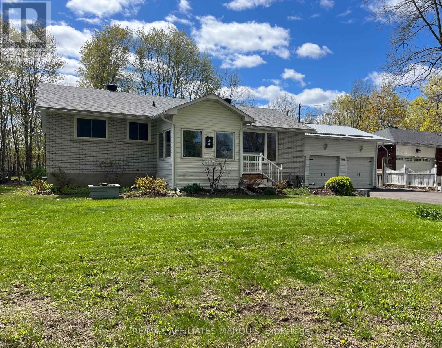 39 Golf Club Road, Rideau Lakes, Ontario  K7A 4S5 - Photo 3 - X12989106
