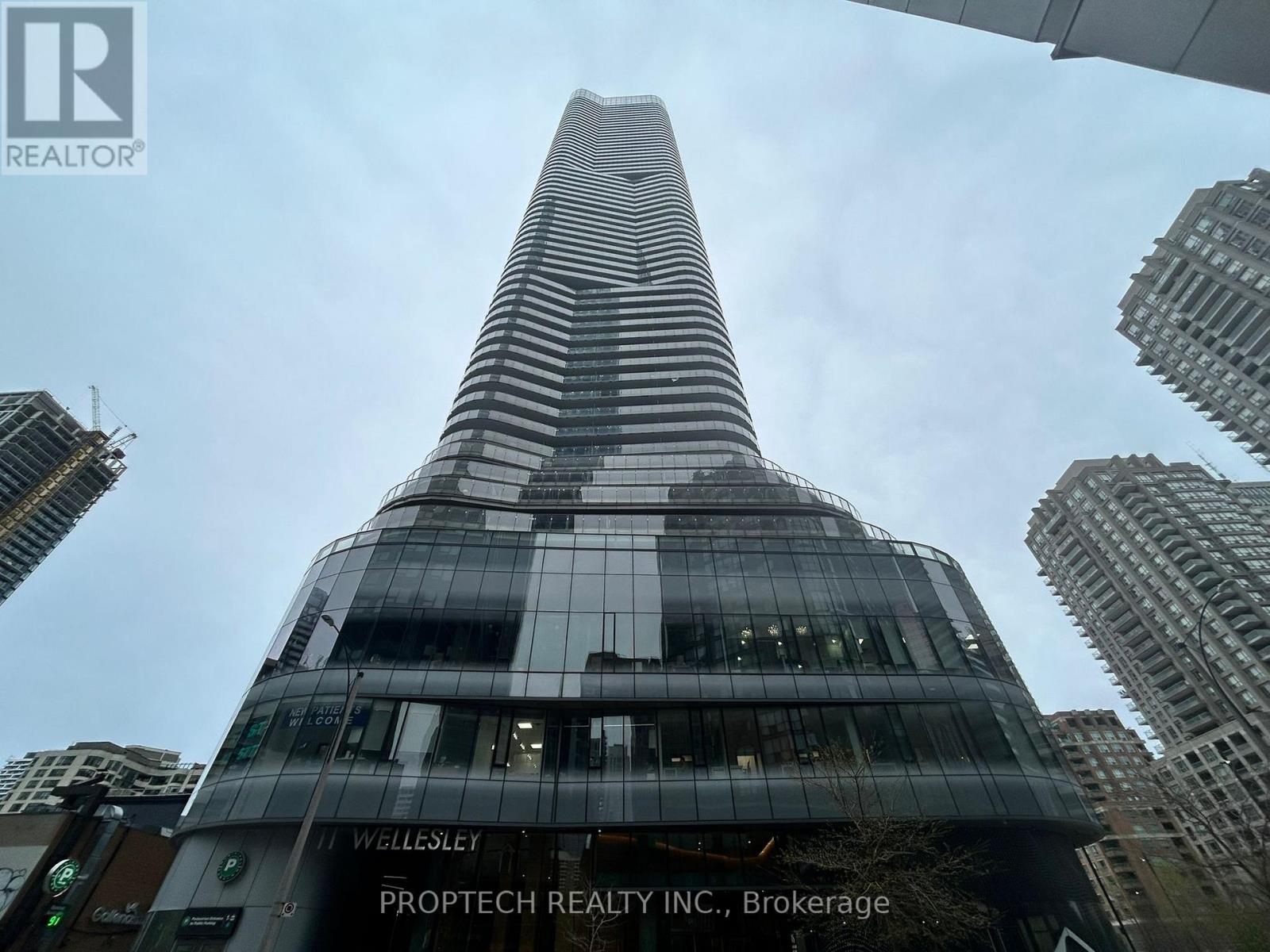 4209 - 11 Wellesley Street W, Toronto, Ontario  M4Y 0G4 - Photo 2 - C13120290