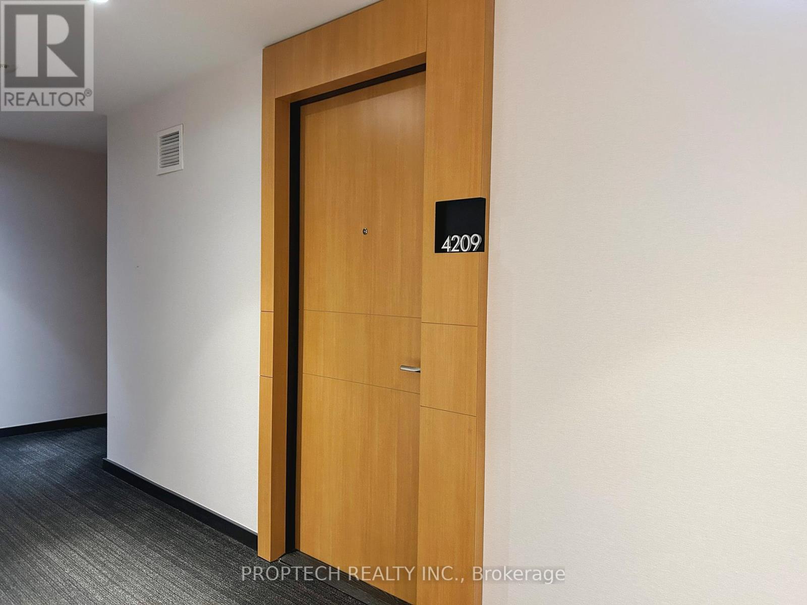 4209 - 11 Wellesley Street W, Toronto, Ontario  M4Y 0G4 - Photo 3 - C13120290