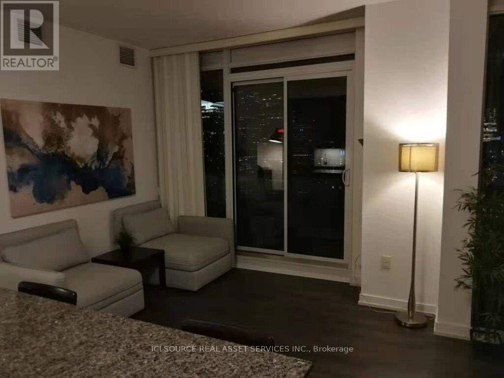 3903 - 426 University Avenue, Toronto, Ontario  M5G 1S9 - Photo 2 - C13120390