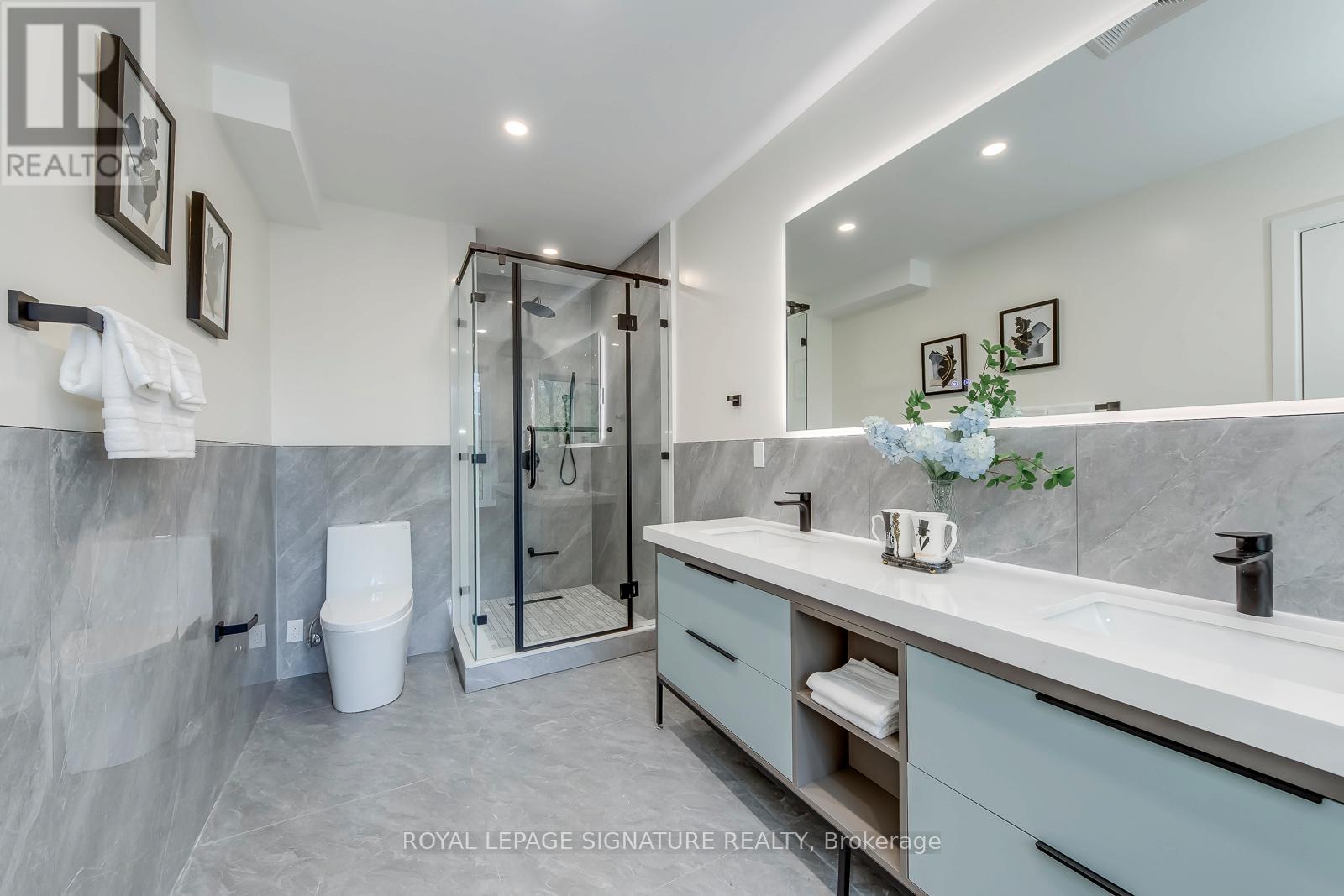 850 Cosburn Avenue, Toronto, Ontario  M4C 2W2 - Photo 16 - E13120250