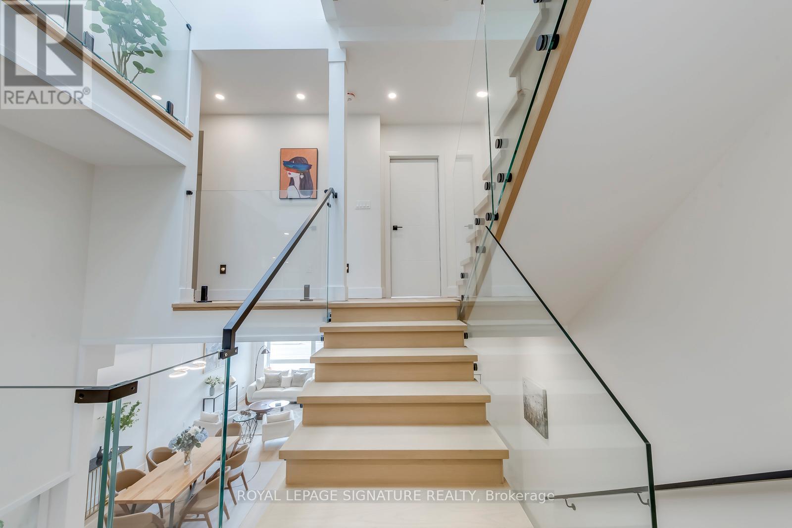 850 Cosburn Avenue, Toronto, Ontario  M4C 2W2 - Photo 18 - E13120250
