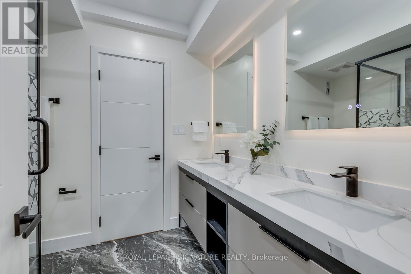 850 Cosburn Avenue, Toronto, Ontario  M4C 2W2 - Photo 21 - E13120250