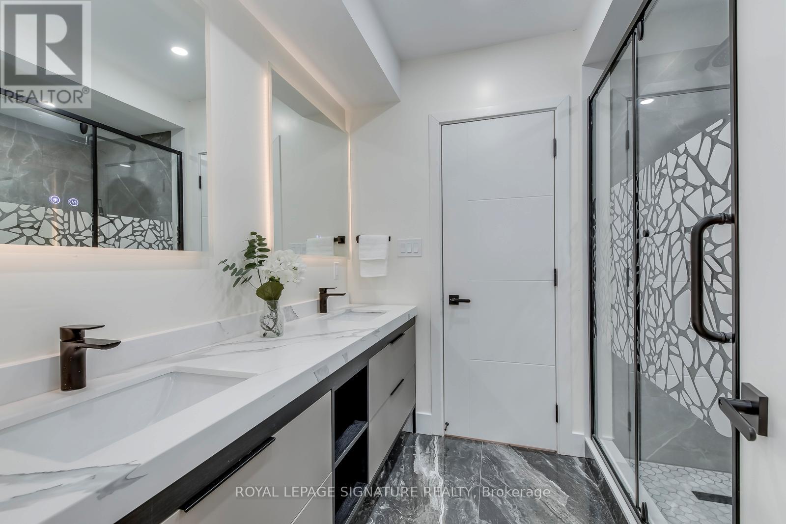 850 Cosburn Avenue, Toronto, Ontario  M4C 2W2 - Photo 22 - E13120250