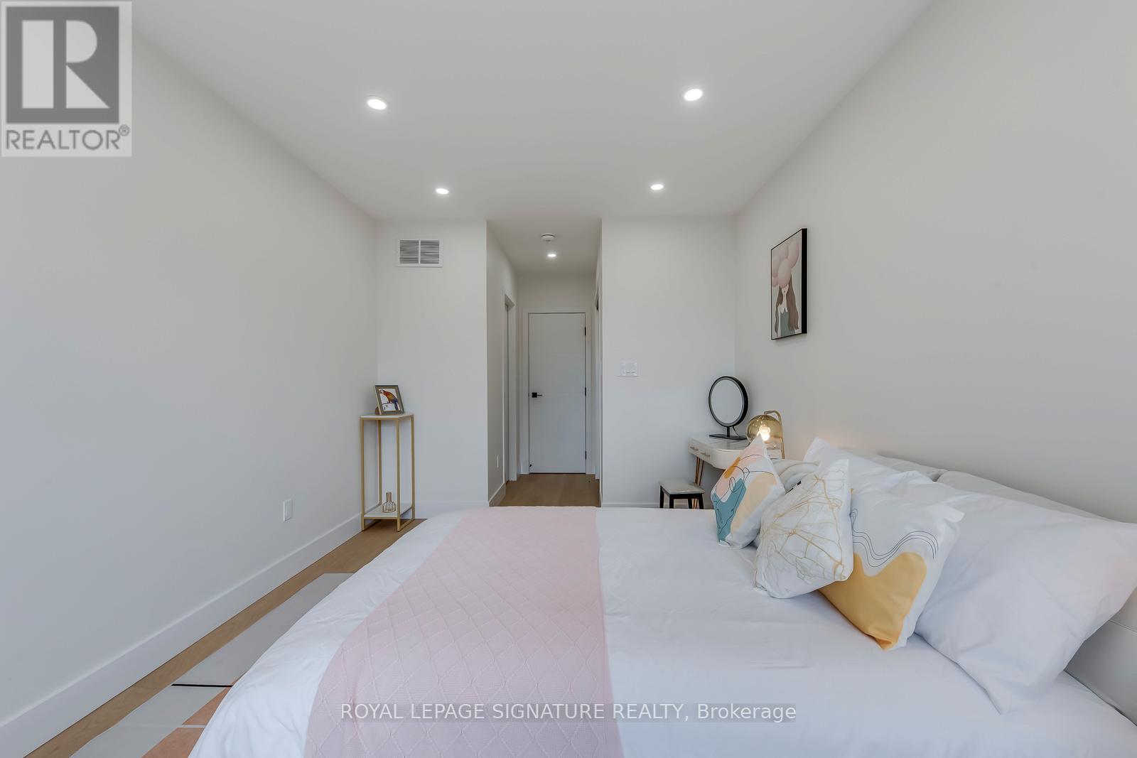 850 Cosburn Avenue, Toronto, Ontario  M4C 2W2 - Photo 24 - E13120250