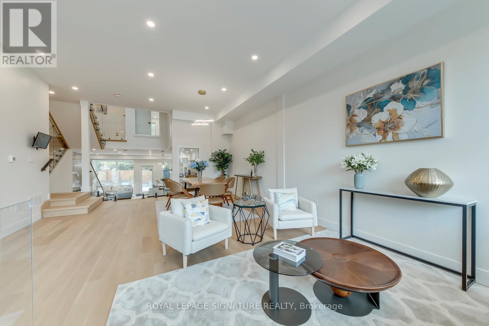 850 Cosburn Avenue, Toronto, Ontario  M4C 2W2 - Photo 4 - E13120250