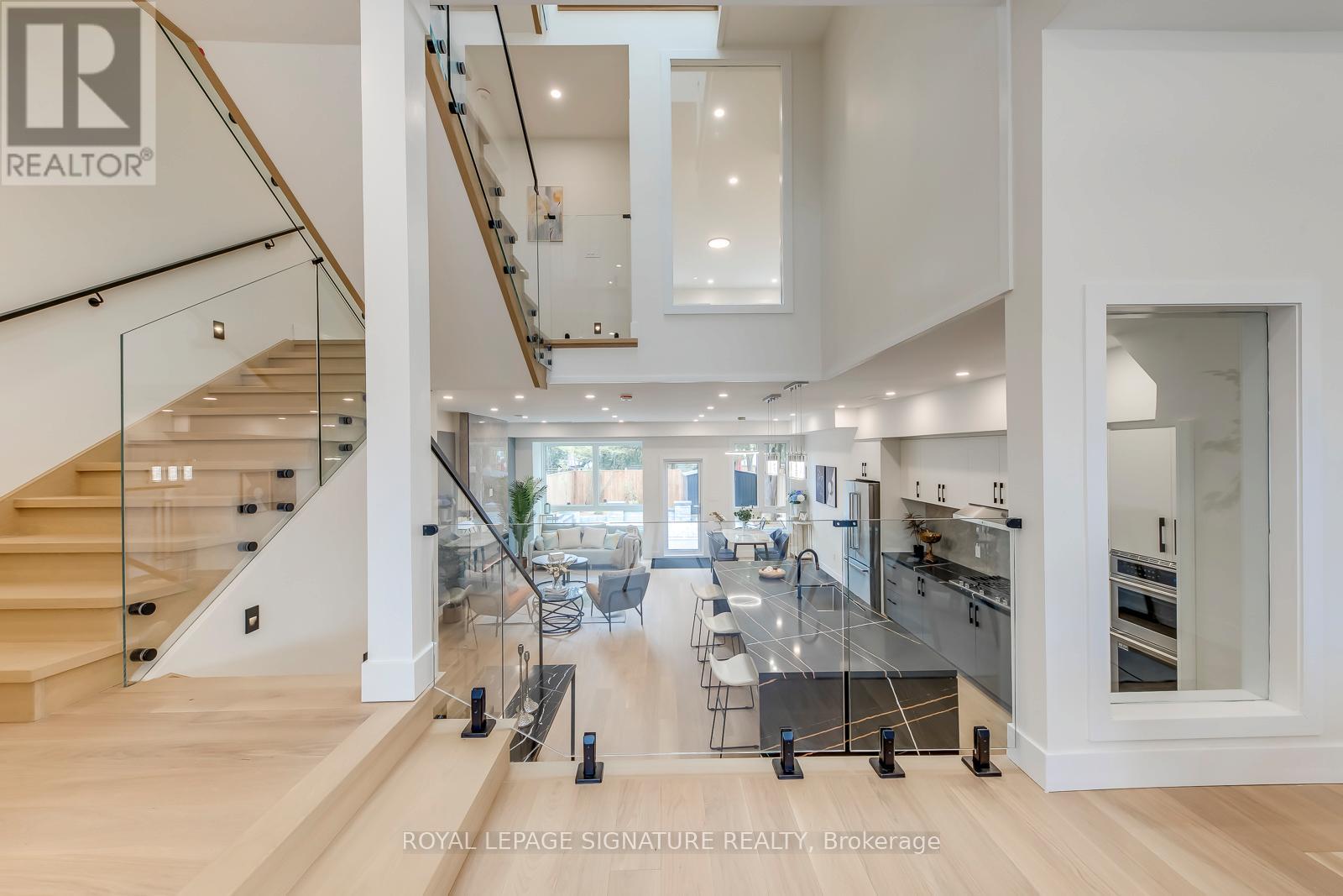 850 Cosburn Avenue, Toronto, Ontario  M4C 2W2 - Photo 6 - E13120250