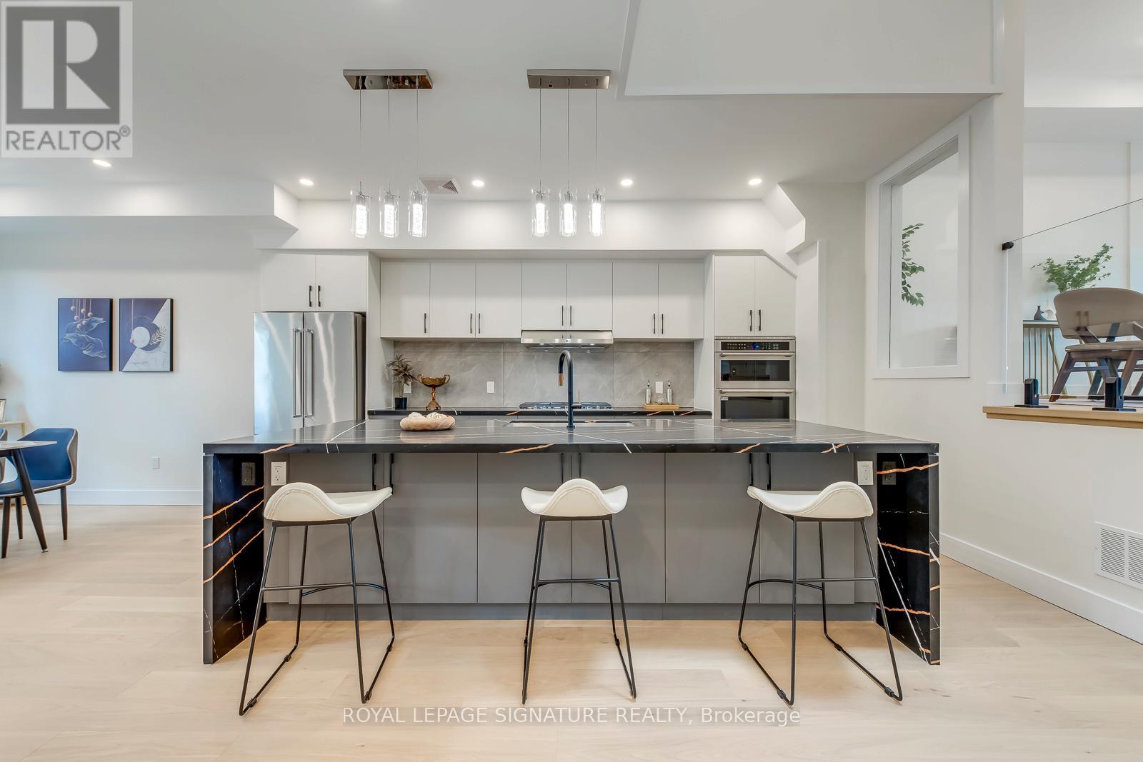 850 Cosburn Avenue, Toronto, Ontario  M4C 2W2 - Photo 7 - E13120250