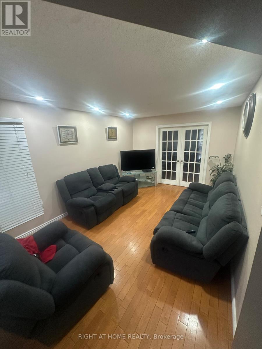 37 Willcocks Crescent N, Ajax, Ontario  L1T 3L9 - Photo 2 - E13120284