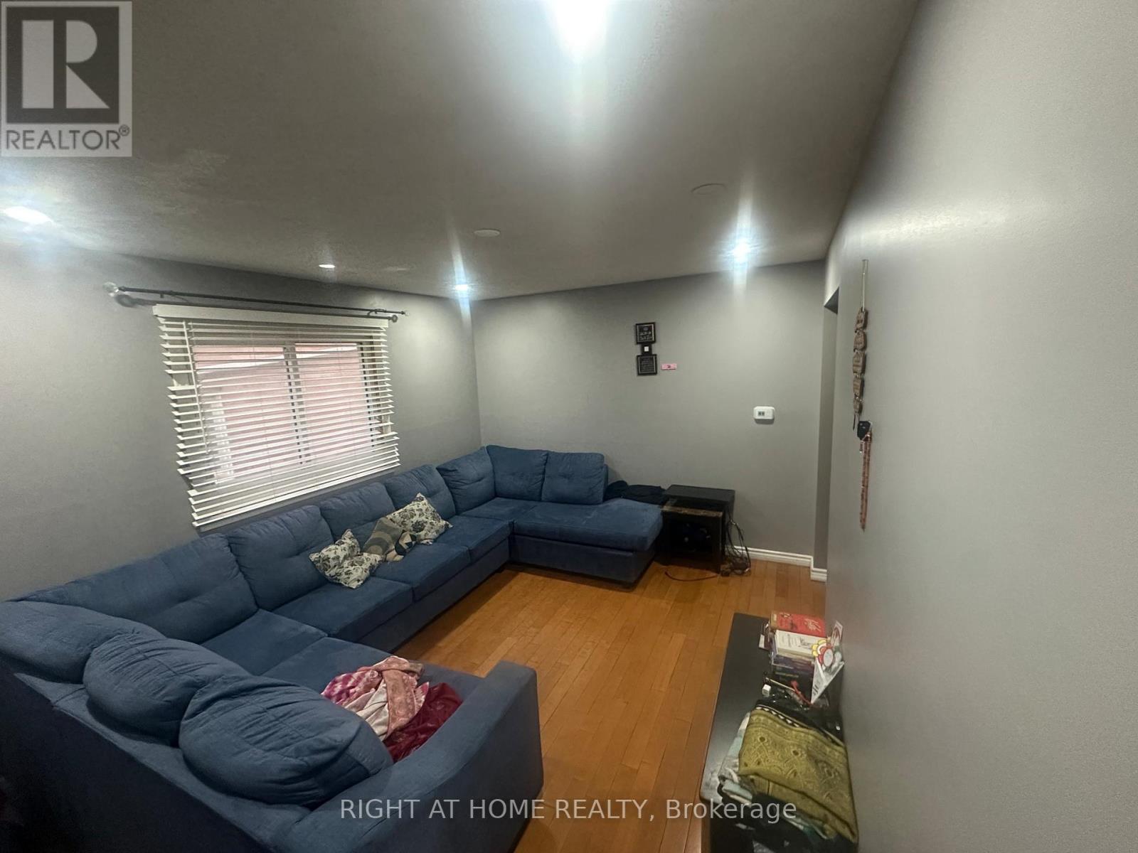 37 Willcocks Crescent N, Ajax, Ontario  L1T 3L9 - Photo 4 - E13120284