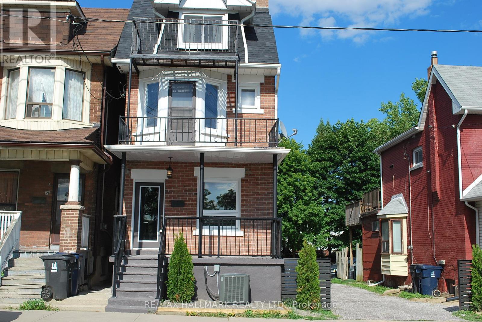 Upper - 155 Greenwood Avenue, Toronto, Ontario  M4L 2P8 - Photo 1 - E13120292
