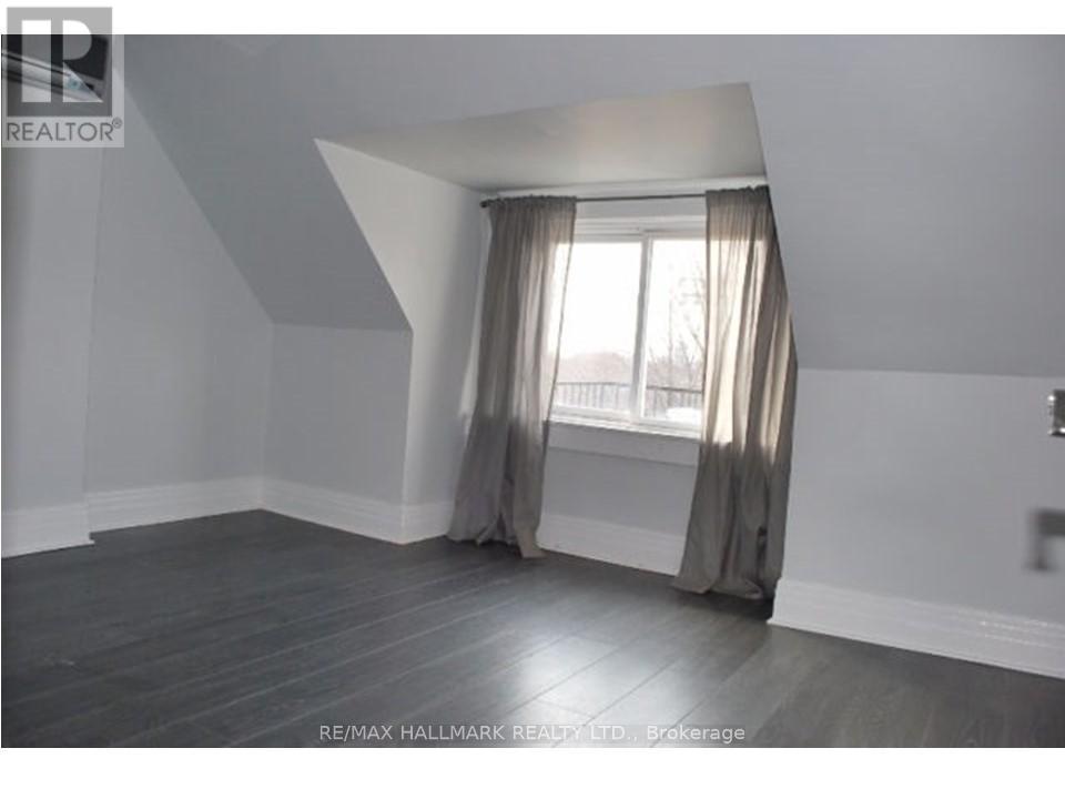 Upper - 155 Greenwood Avenue, Toronto, Ontario  M4L 2P8 - Photo 17 - E13120292