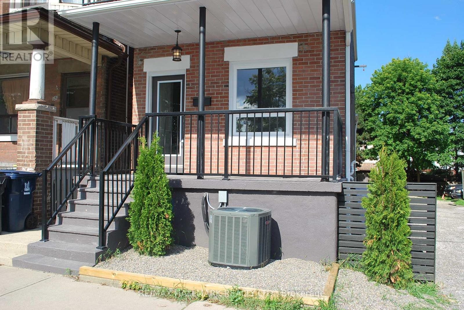 Upper - 155 Greenwood Avenue, Toronto, Ontario  M4L 2P8 - Photo 2 - E13120292