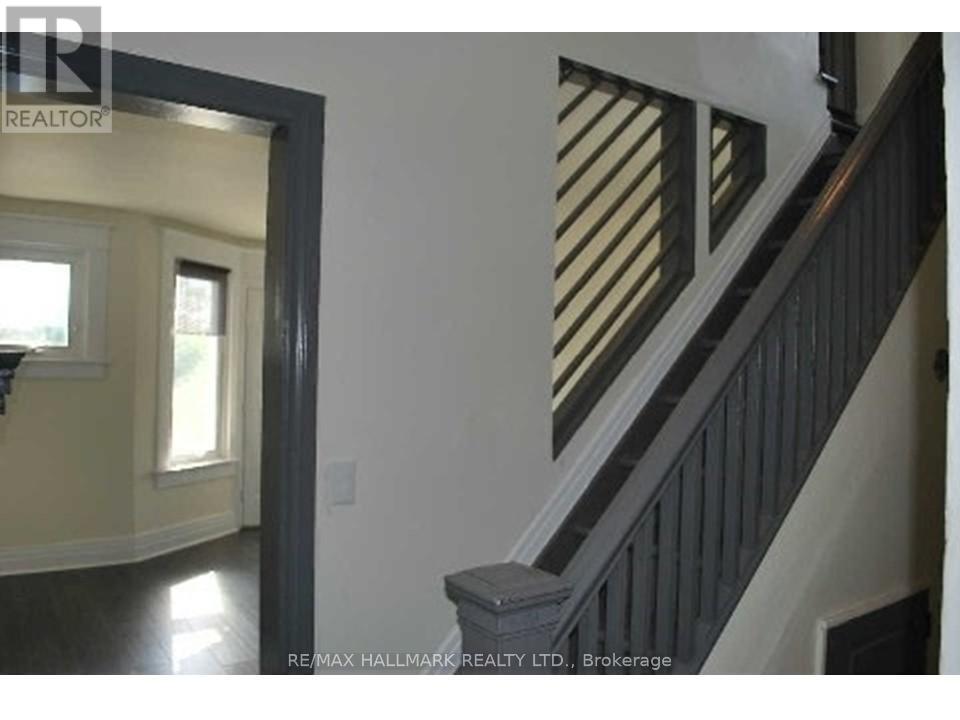Upper - 155 Greenwood Avenue, Toronto, Ontario  M4L 2P8 - Photo 3 - E13120292