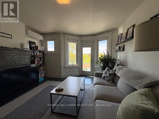 Upper - 155 Greenwood Avenue, Toronto, Ontario  M4L 2P8 - Photo 6 - E13120292