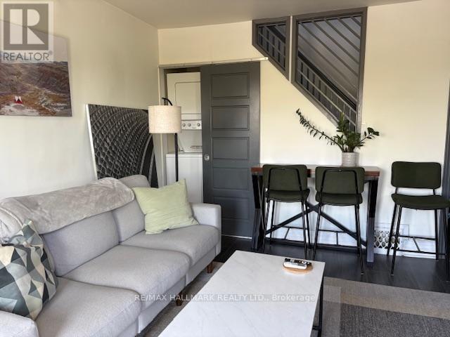 Upper - 155 Greenwood Avenue, Toronto, Ontario  M4L 2P8 - Photo 7 - E13120292