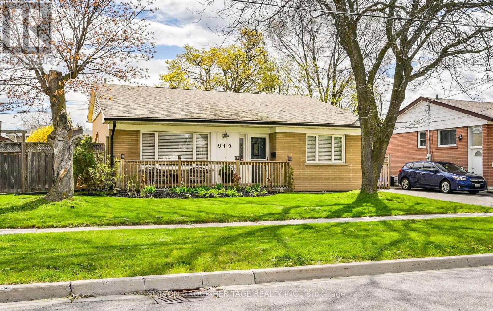 919 Bayview Avenue, Whitby, Ontario  L1N 1E2 - Photo 3 - E13120394