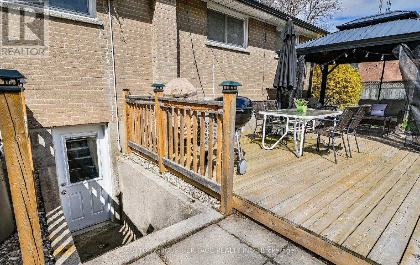 919 Bayview Avenue, Whitby, Ontario  L1N 1E2 - Photo 37 - E13120394