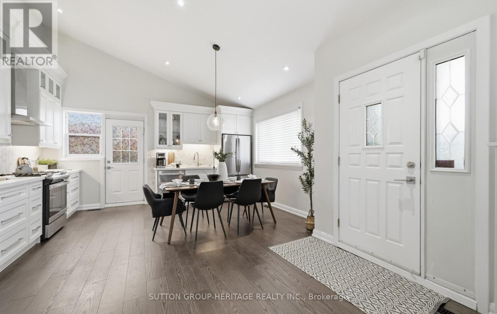 919 Bayview Avenue, Whitby, Ontario  L1N 1E2 - Photo 6 - E13120394