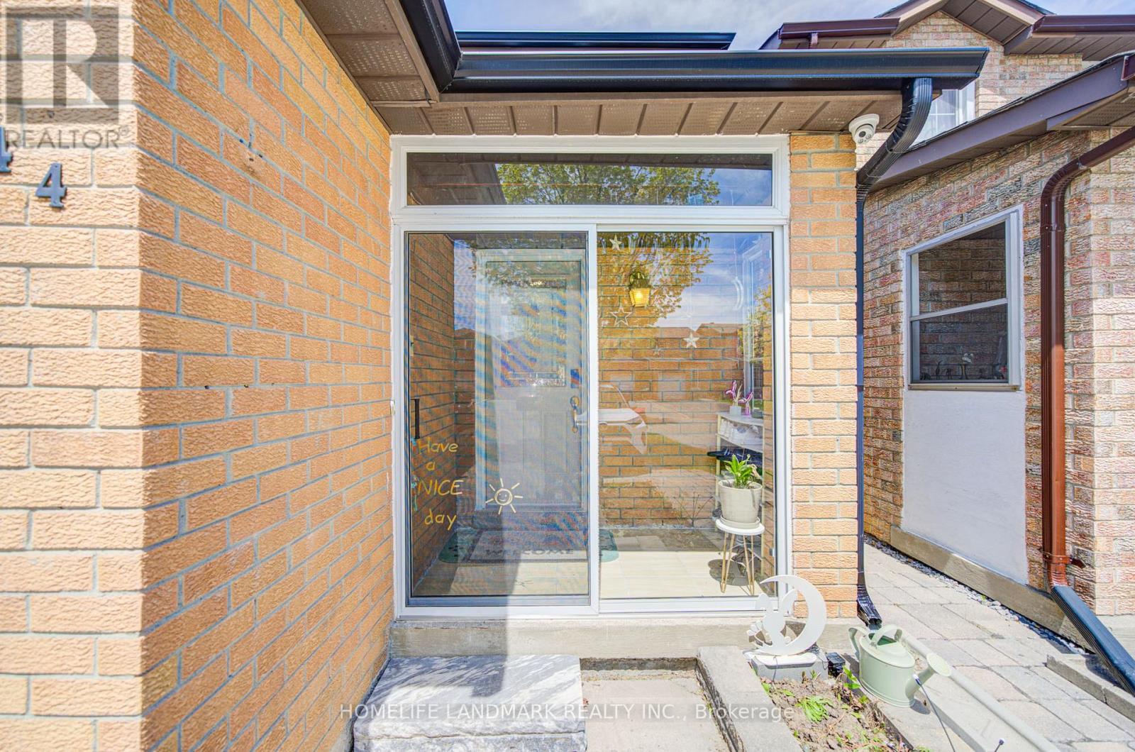 44 Duxford Crescent, Markham, Ontario  L3R 7A9 - Photo 3 - N13120326