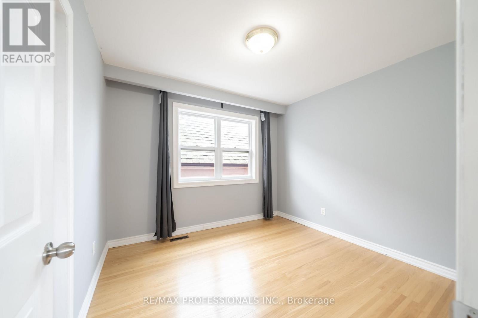 Upper - 35a Bowie Avenue, Toronto, Ontario  M6E 2P2 - Photo 15 - W13120280