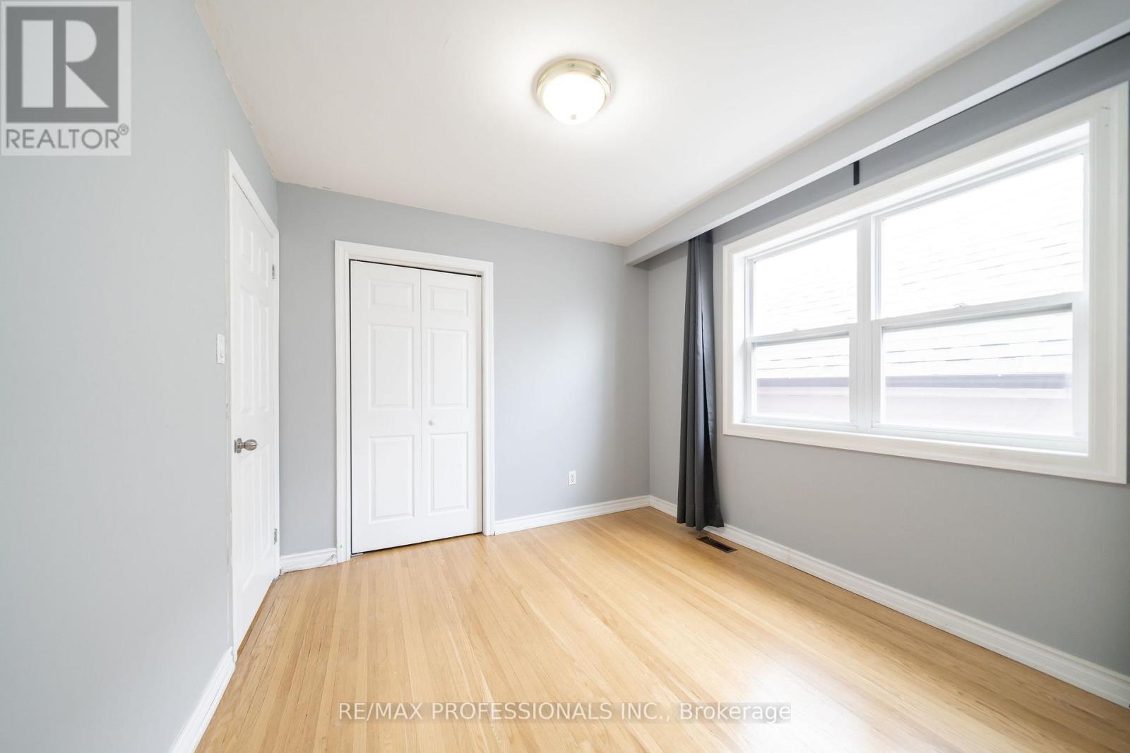 Upper - 35a Bowie Avenue, Toronto, Ontario  M6E 2P2 - Photo 16 - W13120280