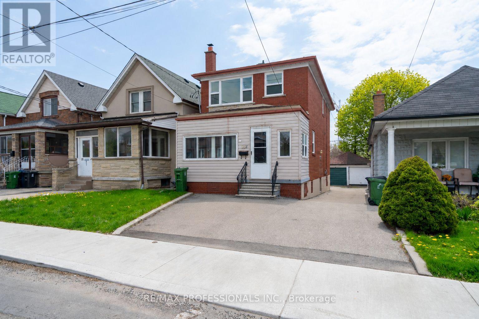 Upper - 35a Bowie Avenue, Toronto, Ontario  M6E 2P2 - Photo 2 - W13120280