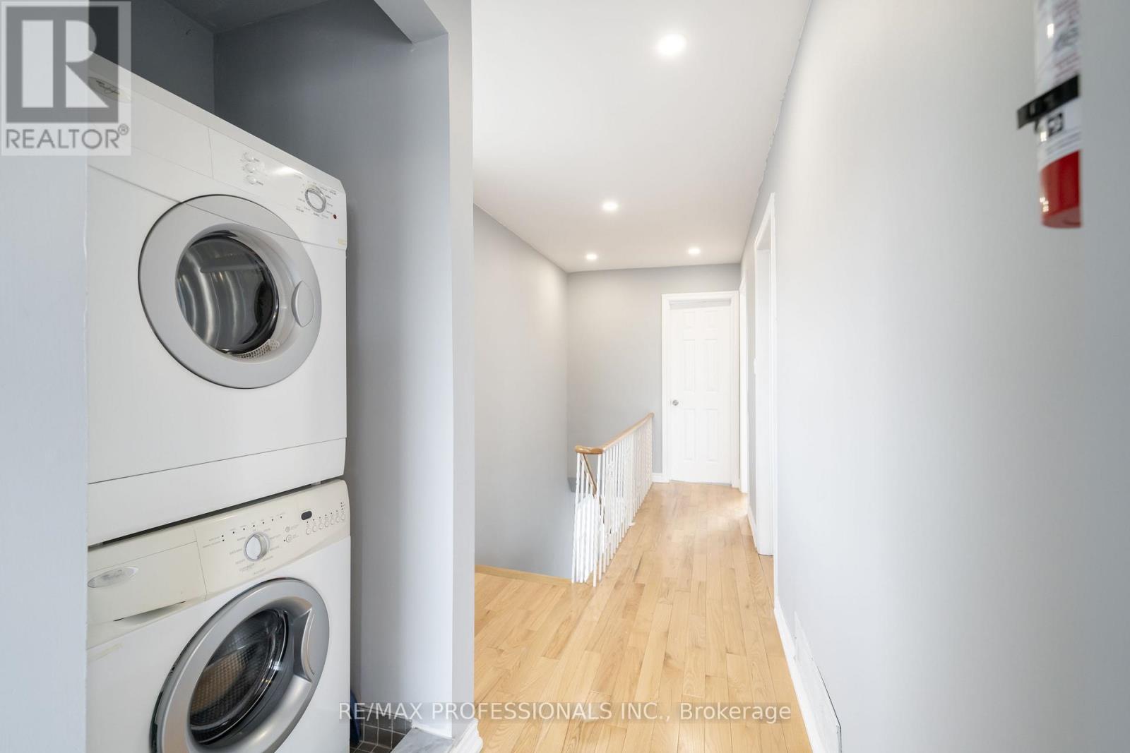 Upper - 35a Bowie Avenue, Toronto, Ontario  M6E 2P2 - Photo 20 - W13120280