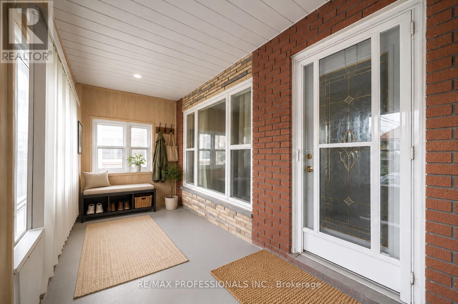 Upper - 35a Bowie Avenue, Toronto, Ontario  M6E 2P2 - Photo 3 - W13120280