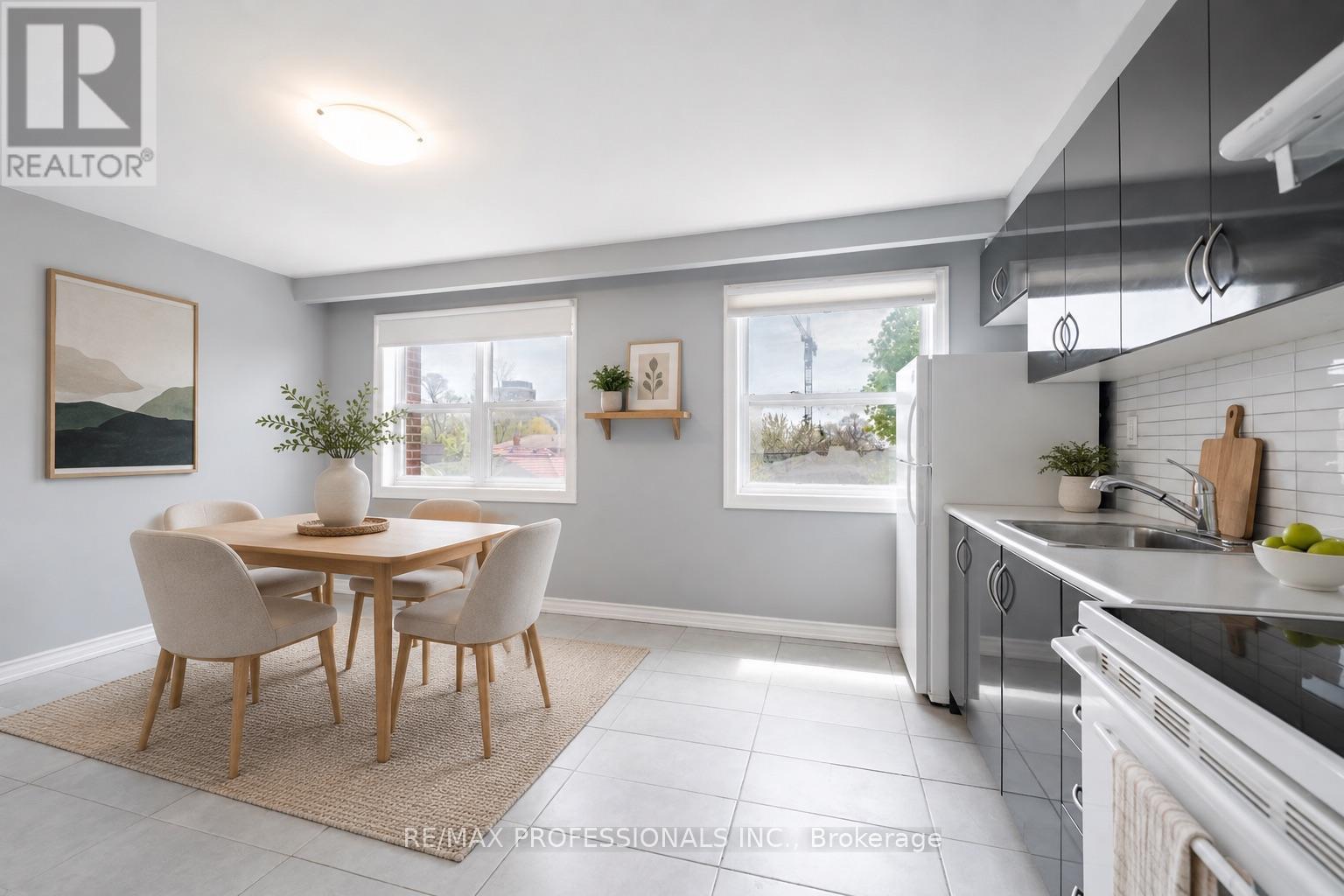Upper - 35a Bowie Avenue, Toronto, Ontario  M6E 2P2 - Photo 6 - W13120280