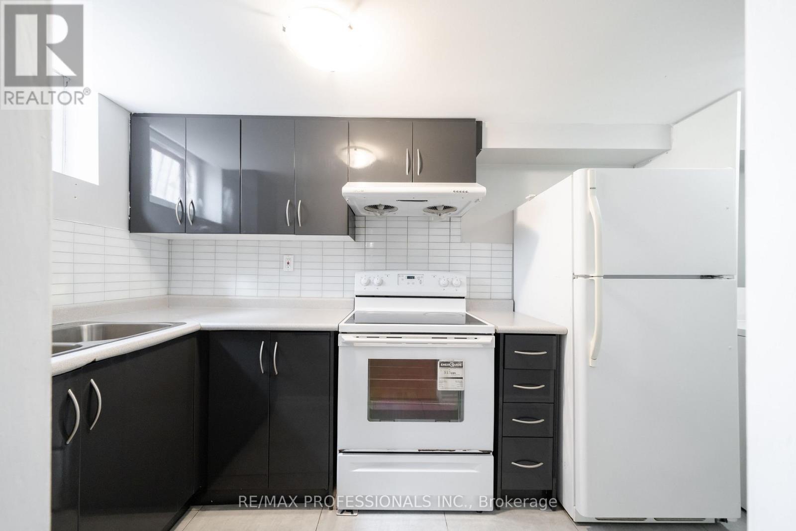 Bsmt - 35a Bowie Avenue, Toronto, Ontario  M6E 2P2 - Photo 13 - W13120300