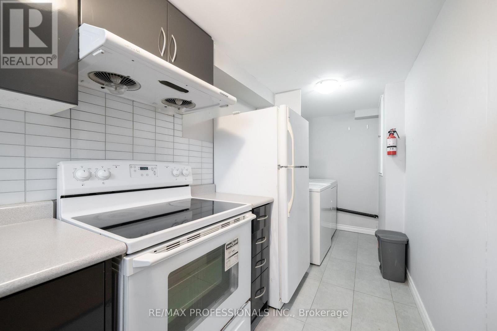 Bsmt - 35a Bowie Avenue, Toronto, Ontario  M6E 2P2 - Photo 14 - W13120300