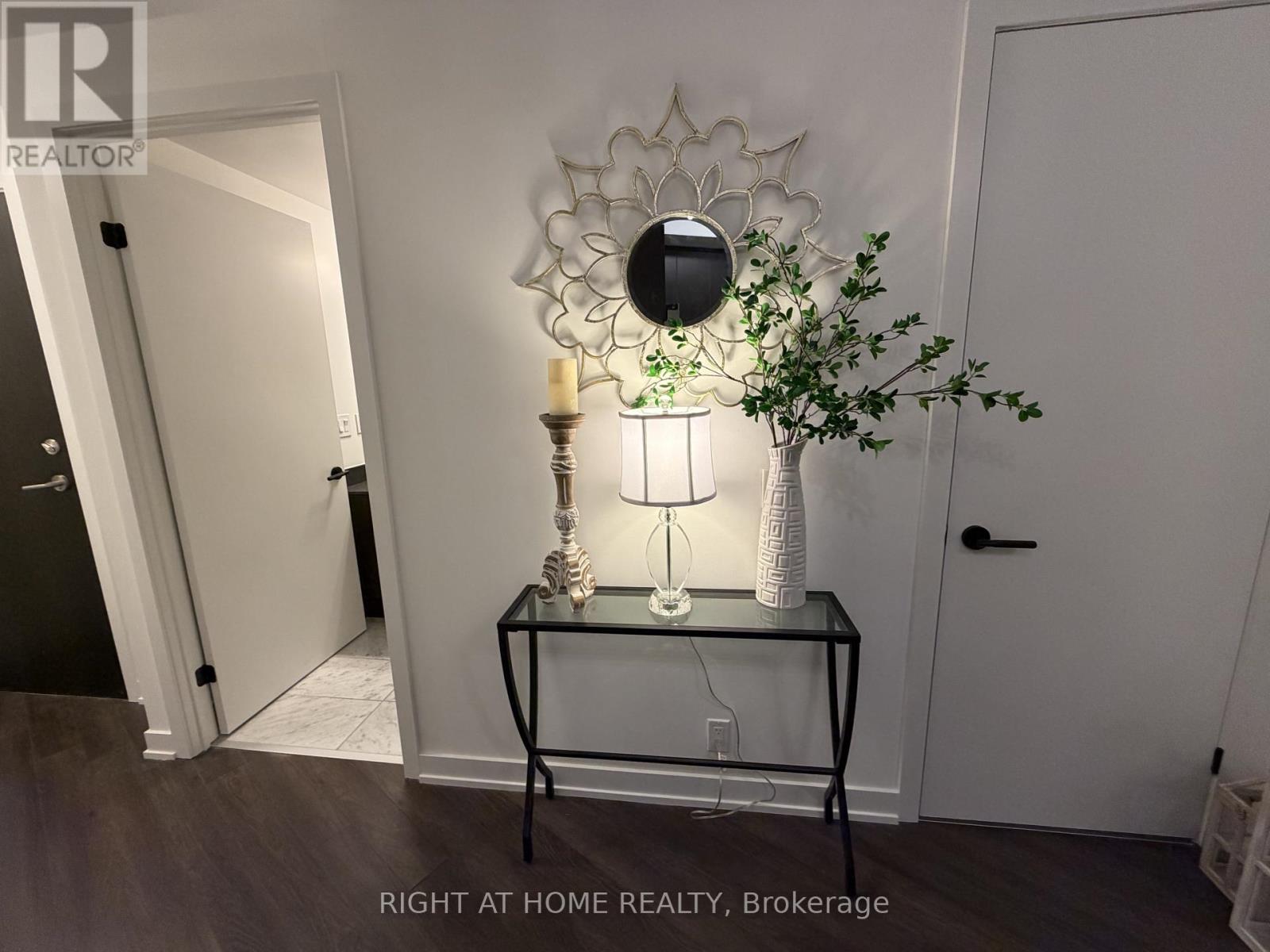 522 - 10 Park Lawn Road, Toronto, Ontario  M8V 0H9 - Photo 3 - W13120328