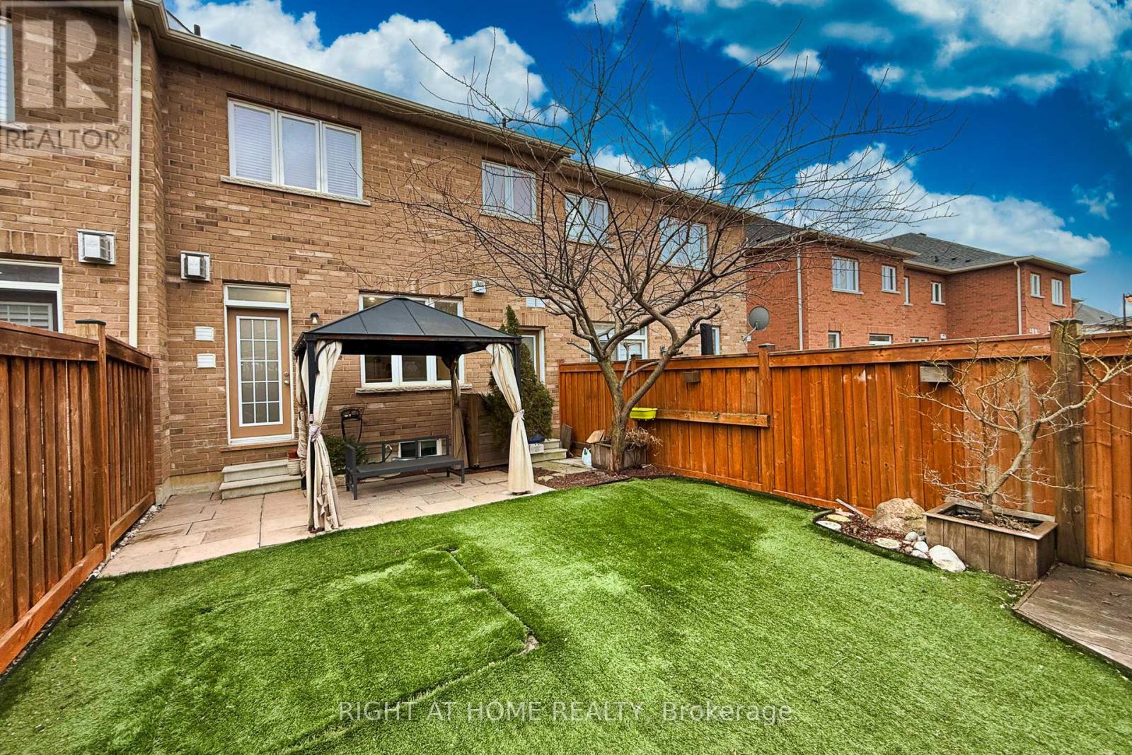 15 Munch Place, Milton, Ontario  L9T 8K6 - Photo 3 - W13120330