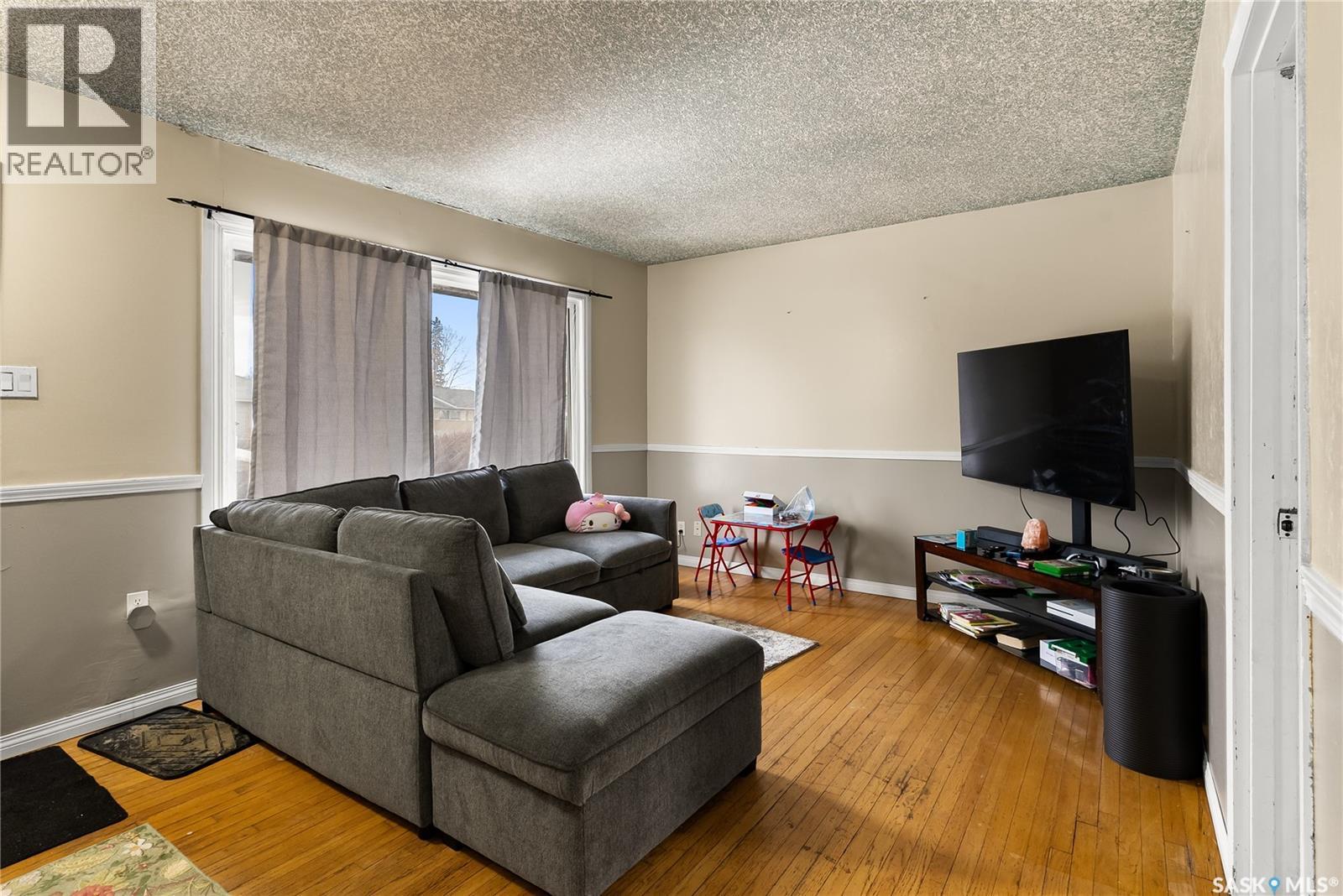 1561 Regent Street, Regina, Saskatchewan  S4N 1S1 - Photo 2 - SK035779