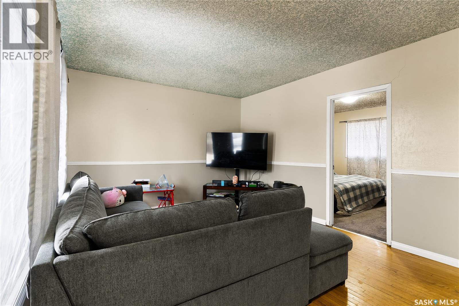 1561 Regent Street, Regina, Saskatchewan  S4N 1S1 - Photo 3 - SK035779