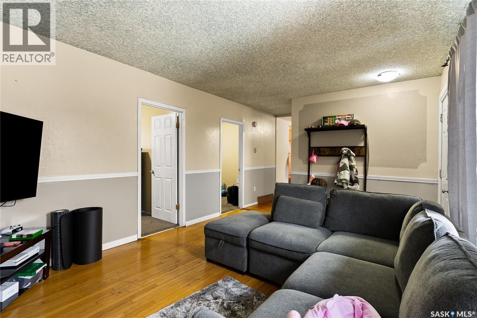 1561 Regent Street, Regina, Saskatchewan  S4N 1S1 - Photo 4 - SK035779