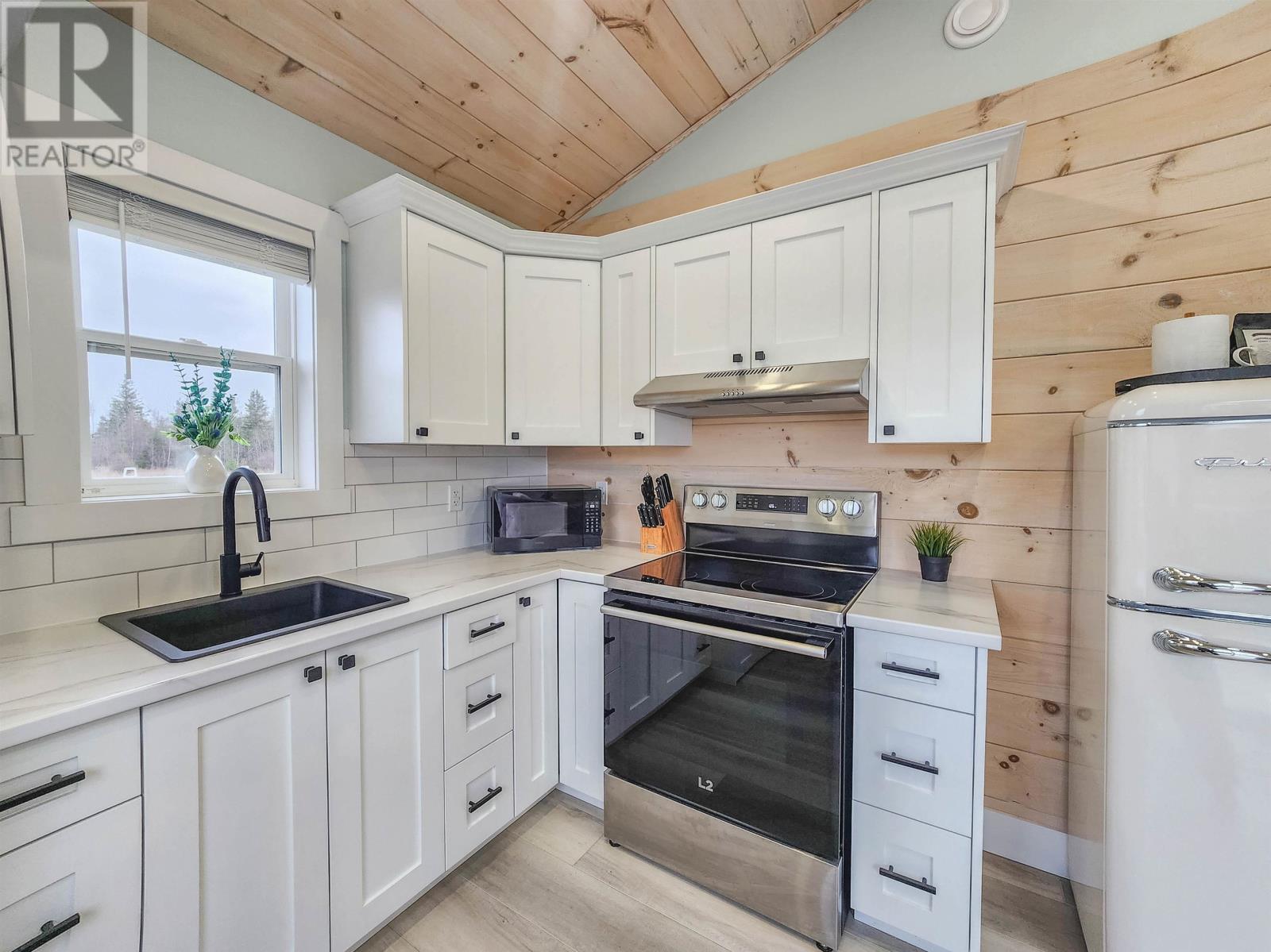 543 Ives Point, Miscouche, Prince Edward Island  C0B 1T0 - Photo 16 - 202610395