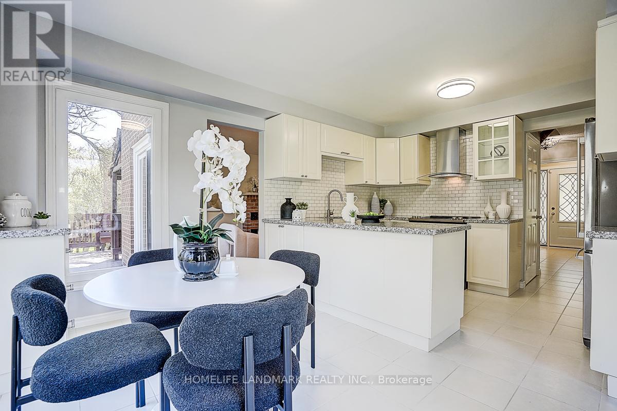 20 Lippincott Court, Richmond Hill, Ontario  L4C 7M4 - Photo 10 - N13120472