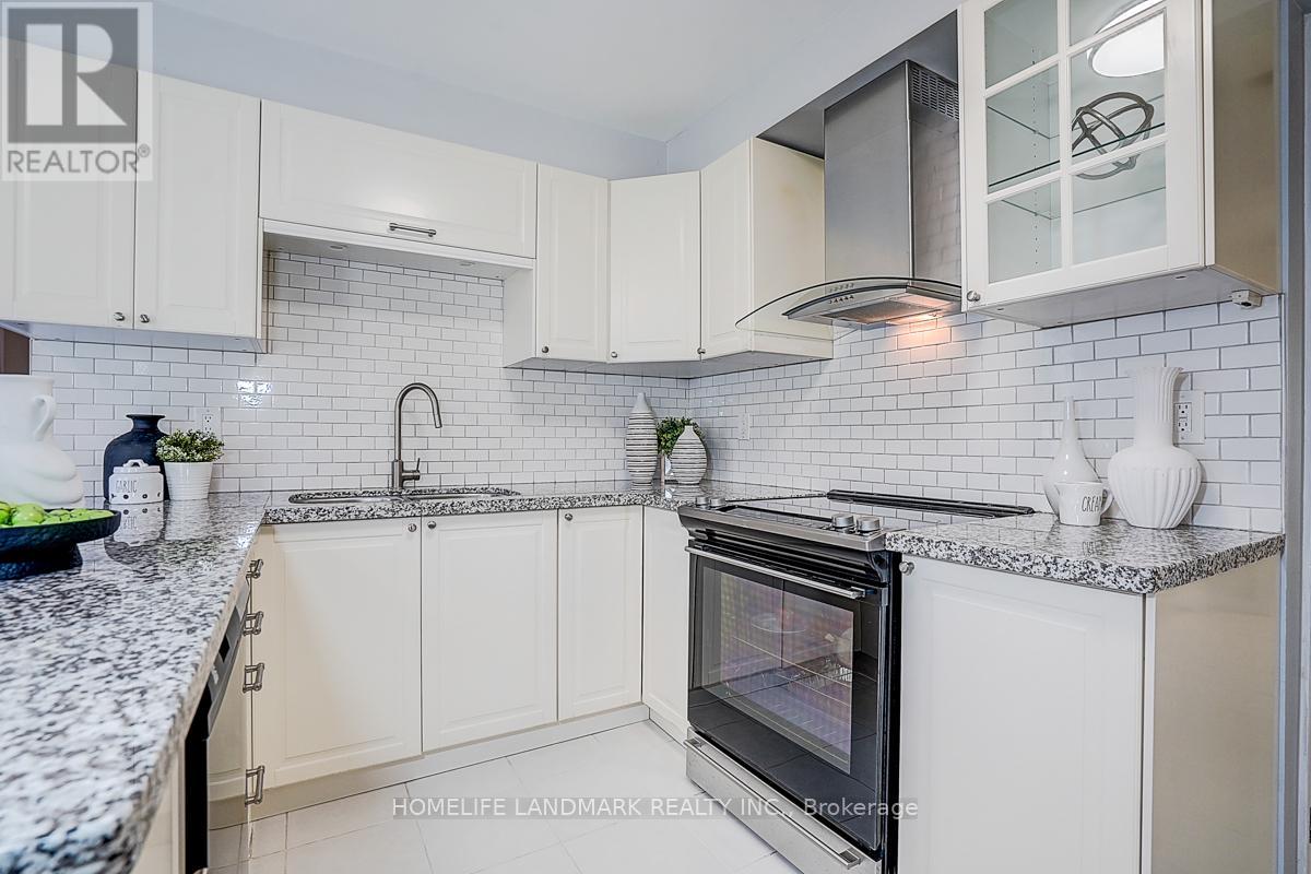 20 Lippincott Court, Richmond Hill, Ontario  L4C 7M4 - Photo 15 - N13120472