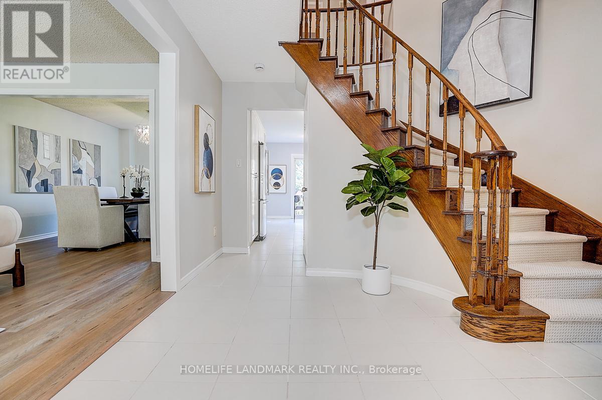 20 Lippincott Court, Richmond Hill, Ontario  L4C 7M4 - Photo 2 - N13120472