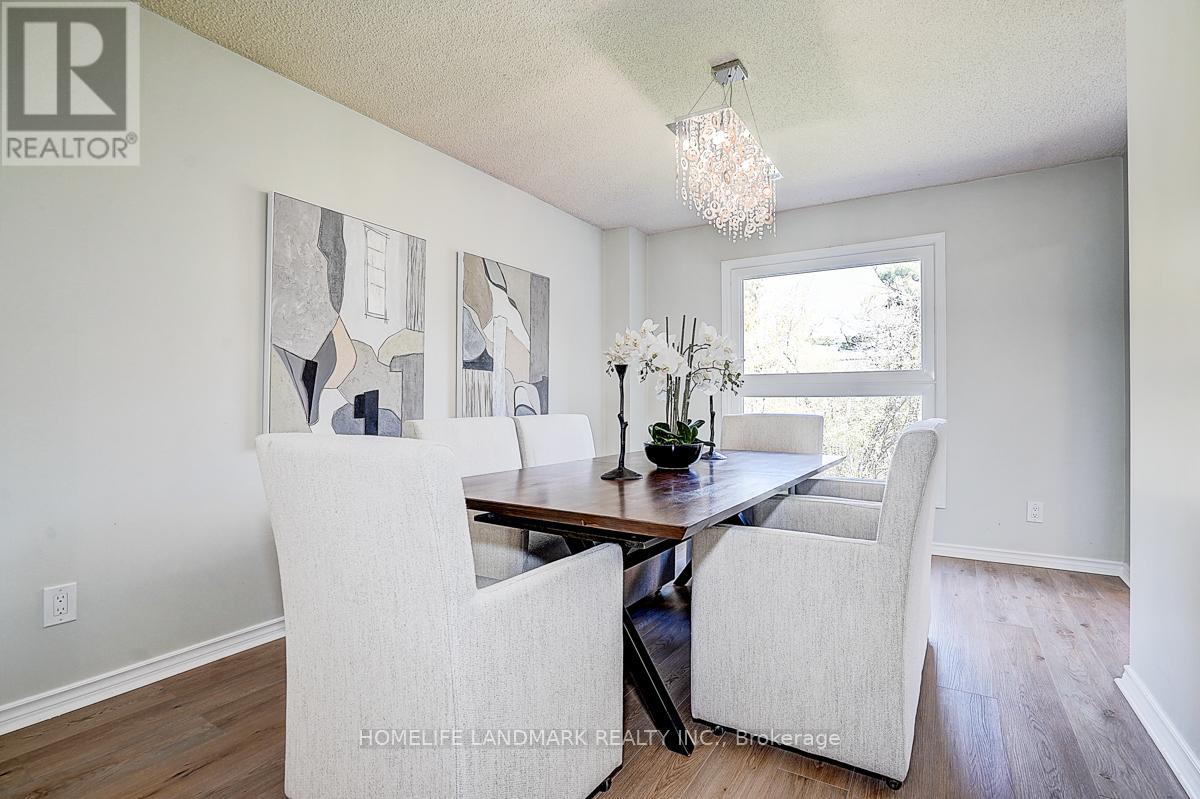 20 Lippincott Court, Richmond Hill, Ontario  L4C 7M4 - Photo 7 - N13120472
