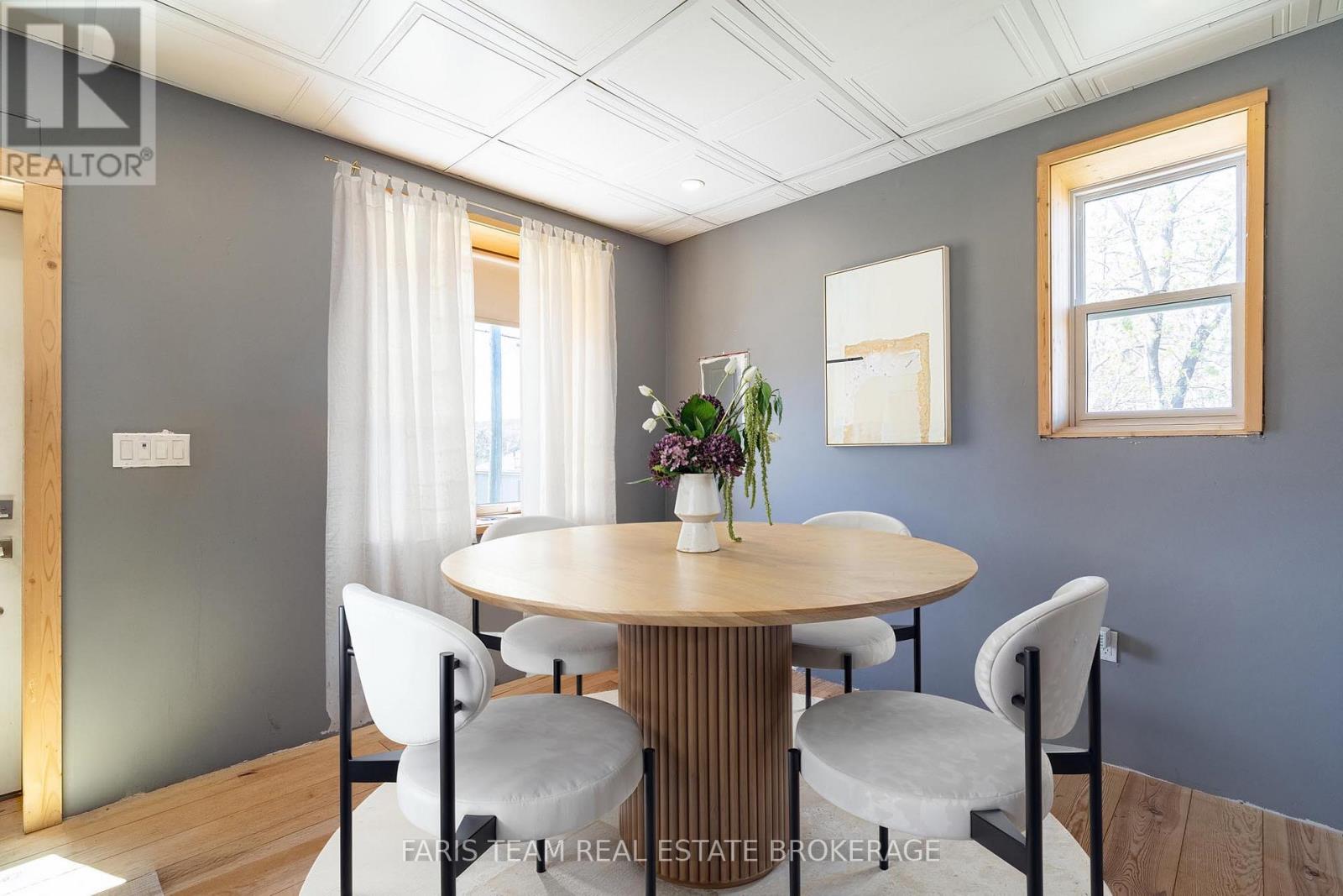 5 Scott Street, Penetanguishene, Ontario  L9M 1N1 - Photo 10 - S13120484