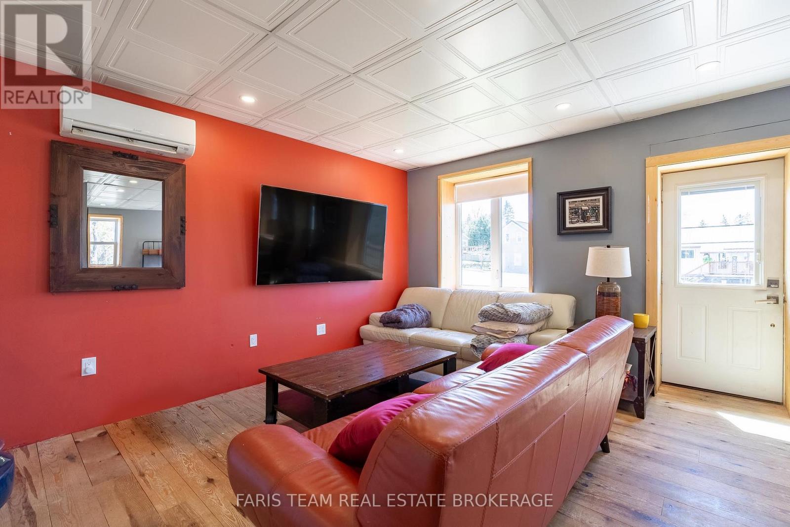 5 Scott Street, Penetanguishene, Ontario  L9M 1N1 - Photo 11 - S13120484