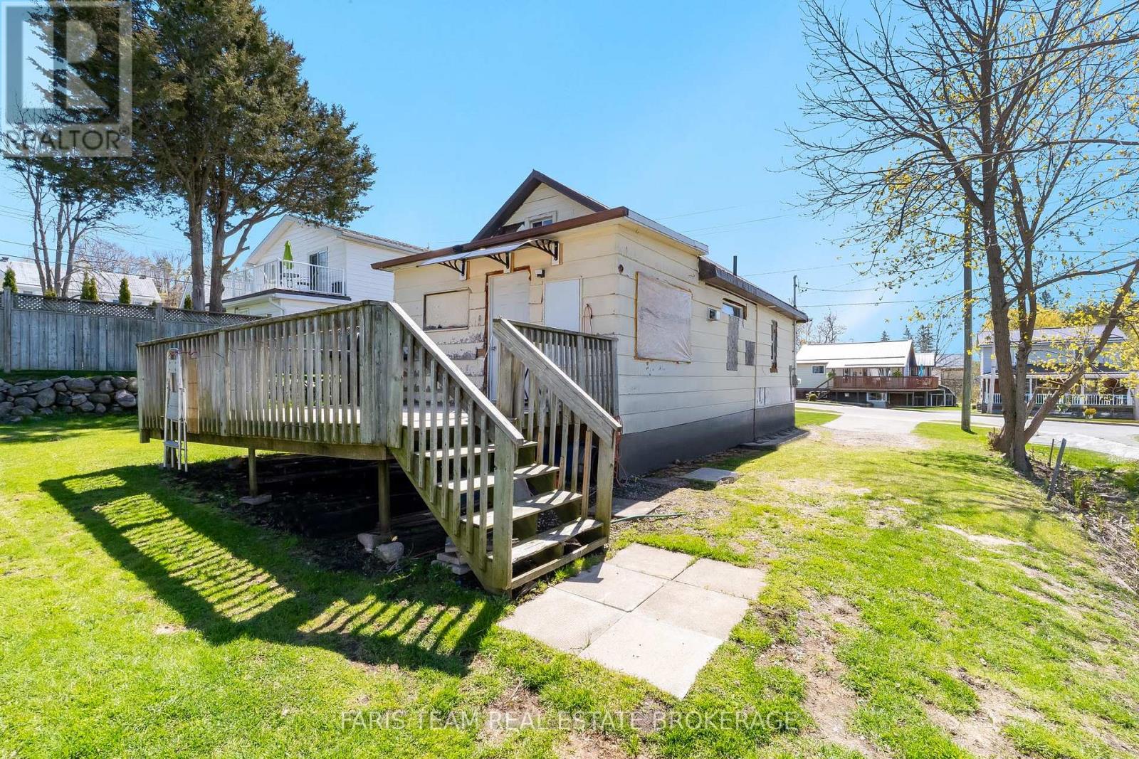 5 Scott Street, Penetanguishene, Ontario  L9M 1N1 - Photo 24 - S13120484