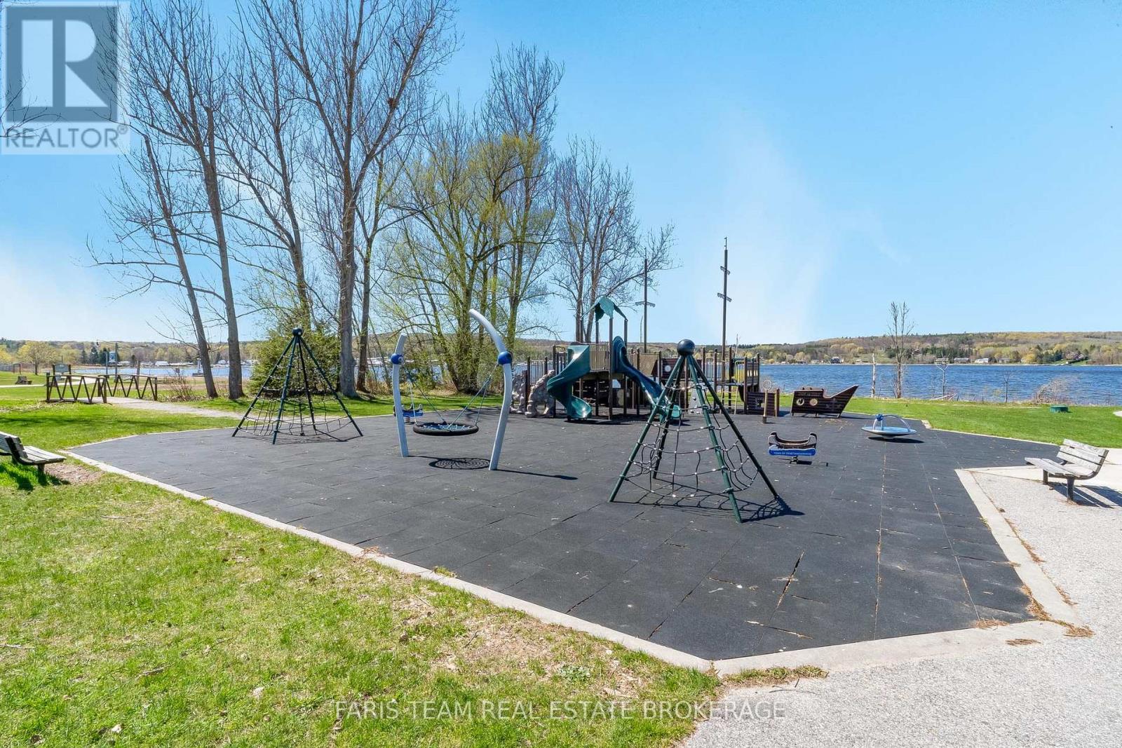 5 Scott Street, Penetanguishene, Ontario  L9M 1N1 - Photo 32 - S13120484