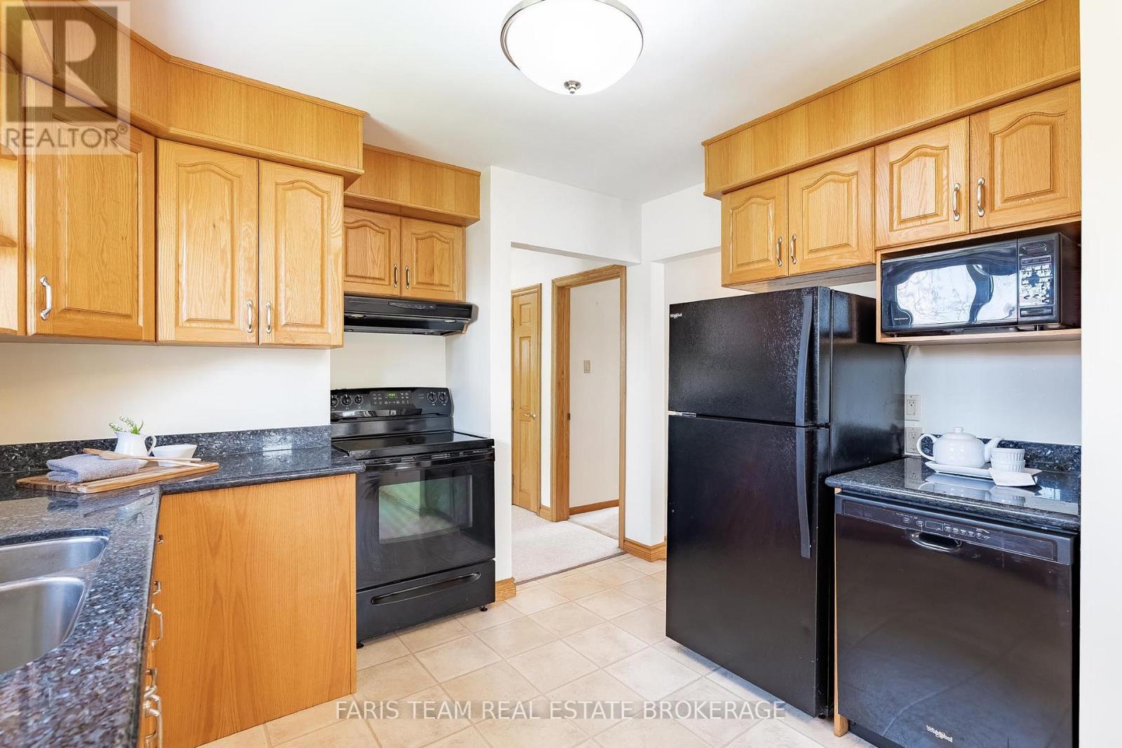 212 Grove Street E, Barrie (Wellington), Ontario  L4M 2P9 - Photo 5 - S13120496