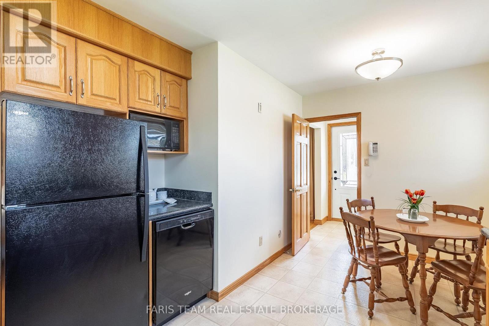 212 Grove Street E, Barrie (Wellington), Ontario  L4M 2P9 - Photo 6 - S13120496