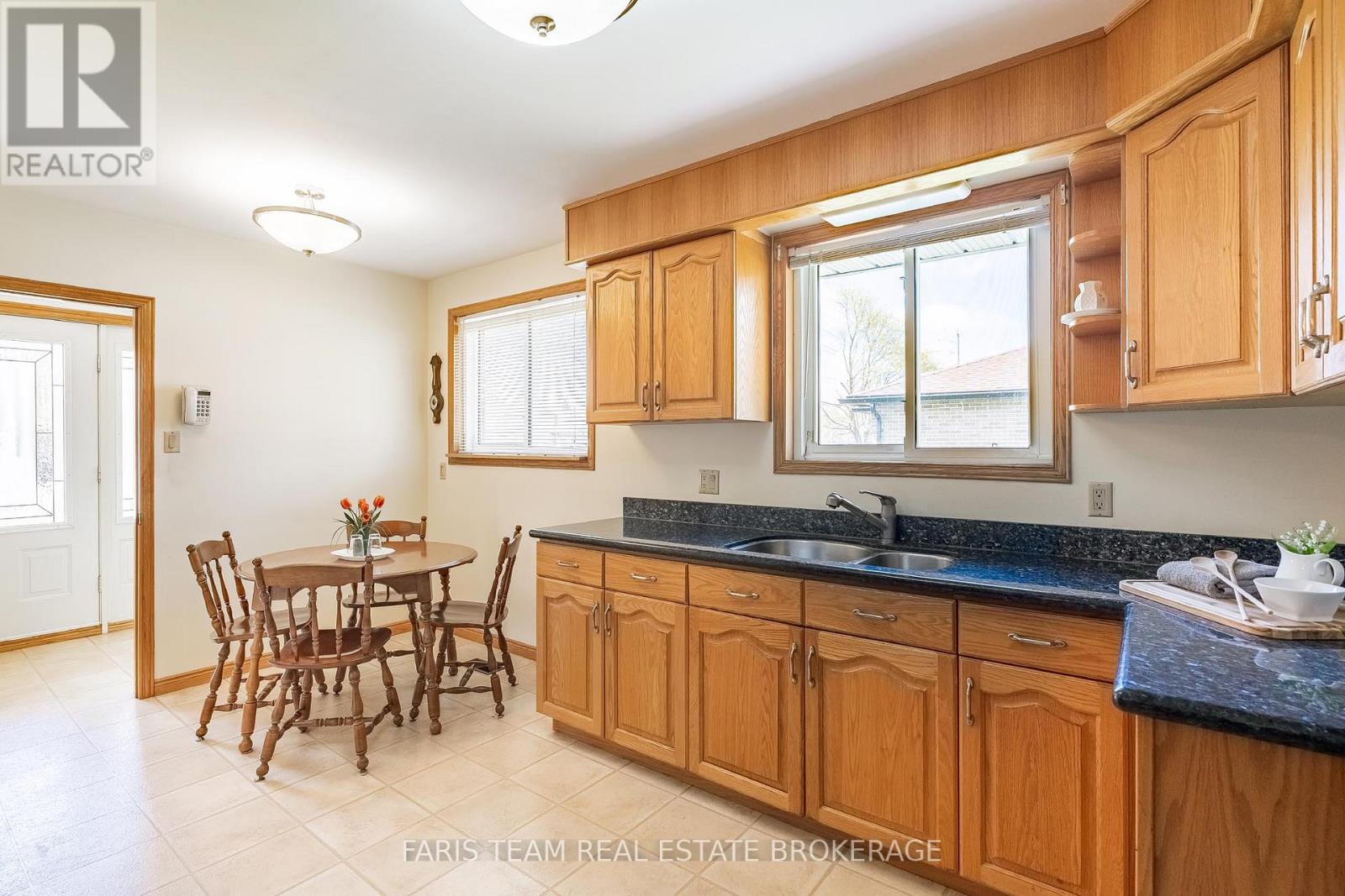212 Grove Street E, Barrie (Wellington), Ontario  L4M 2P9 - Photo 7 - S13120496